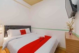 RedDoorz @ Taman Royal Tangerang