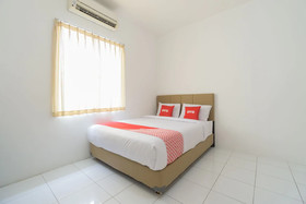 Rotterdam Guest House by OYO