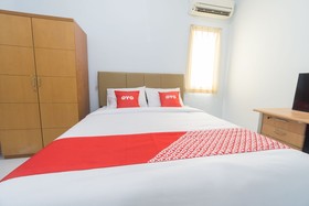 Rotterdam Guest House by OYO