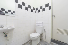 Rotterdam Guest House by OYO