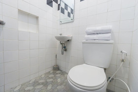 Rotterdam Guest House by OYO