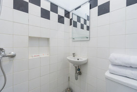 Rotterdam Guest House by OYO