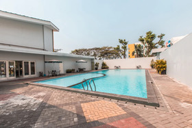 The Habitat by OYO Rooms