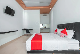 Trans Hotel by OYO Rooms