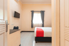 Trans Hotel by OYO Rooms