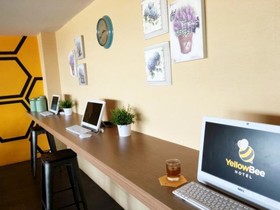 Yellow Bee Hotel – Tangerang