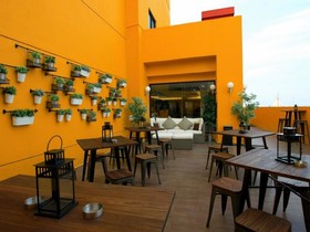 Yellow Bee Hotel – Tangerang