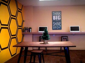 Yellow Bee Hotel – Tangerang