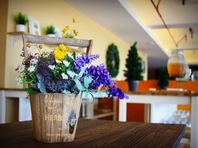 Yellow Bee Hotel – Tangerang