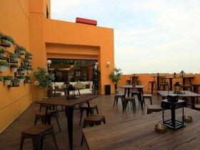 Yellow Bee Hotel – Tangerang
