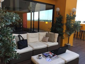 Yellow Bee Hotel – Tangerang