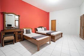 Super OYO Capital O 94108 Hotel Abad