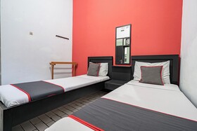 Super OYO Capital O 94108 Hotel Abad