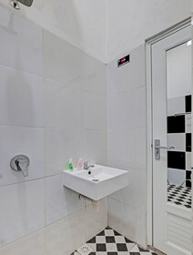 Capital O 92963 Global House Syariah