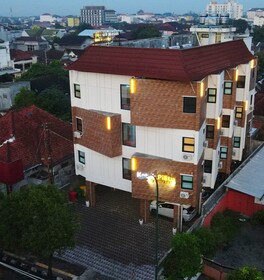 Ketuk Pintu by Turu Kene