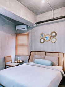 Ketuk Pintu by Turu Kene