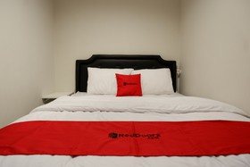 Kurnia Guest House by RedDoorz