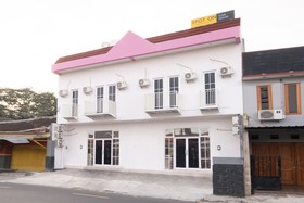 SPOT ON 2296 Star House