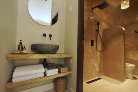 Hani Hideaway