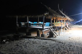 Coral Beach Pizza Cottages