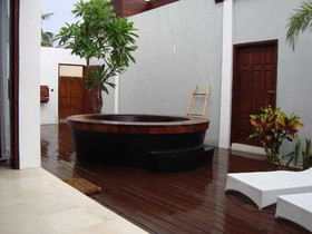 Horizontal Beach Club