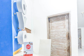 White House by OYO Rooms