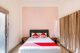 White House by OYO Rooms