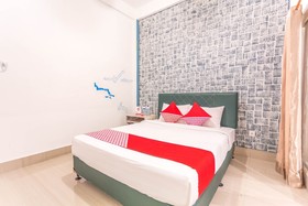White House by OYO Rooms