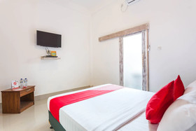 White House by OYO Rooms