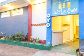 White House by OYO Rooms