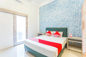 White House by OYO Rooms