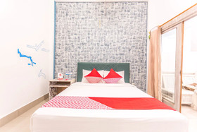 White House by OYO Rooms