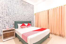 White House by OYO Rooms