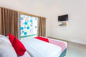 White House by OYO Rooms