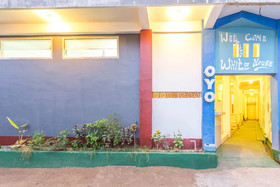 White House by OYO Rooms