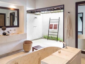 Sira Beach House