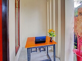 V Ar House by OYO