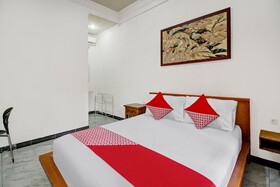 Adhya Guest House by OYO