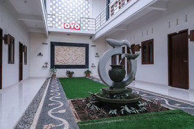 Enfaza Guesthouse by OYO Rooms