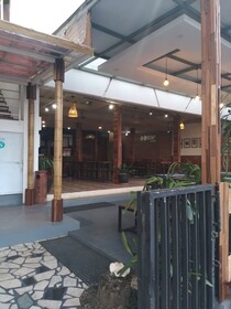 Poppies Senggigi Hostel