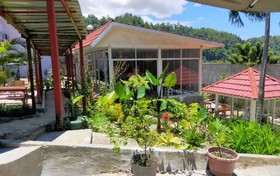 Hotel New Season and Cafe