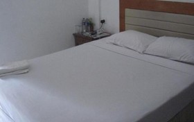 Hotel New Season and Cafe