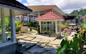 Hotel New Season and Cafe