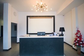 The Alexander Hotel by RedDoorz