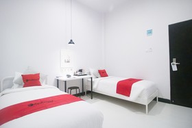 The Alexander Hotel by RedDoorz