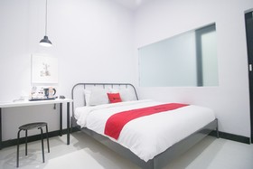 The Alexander Hotel by RedDoorz