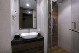 Harper Premier Nagoya Batam