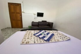 Hotel California 2 by OYO