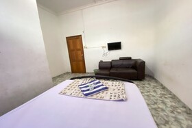 Hotel California 2 by OYO