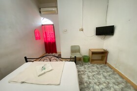 Hotel California 2 by OYO